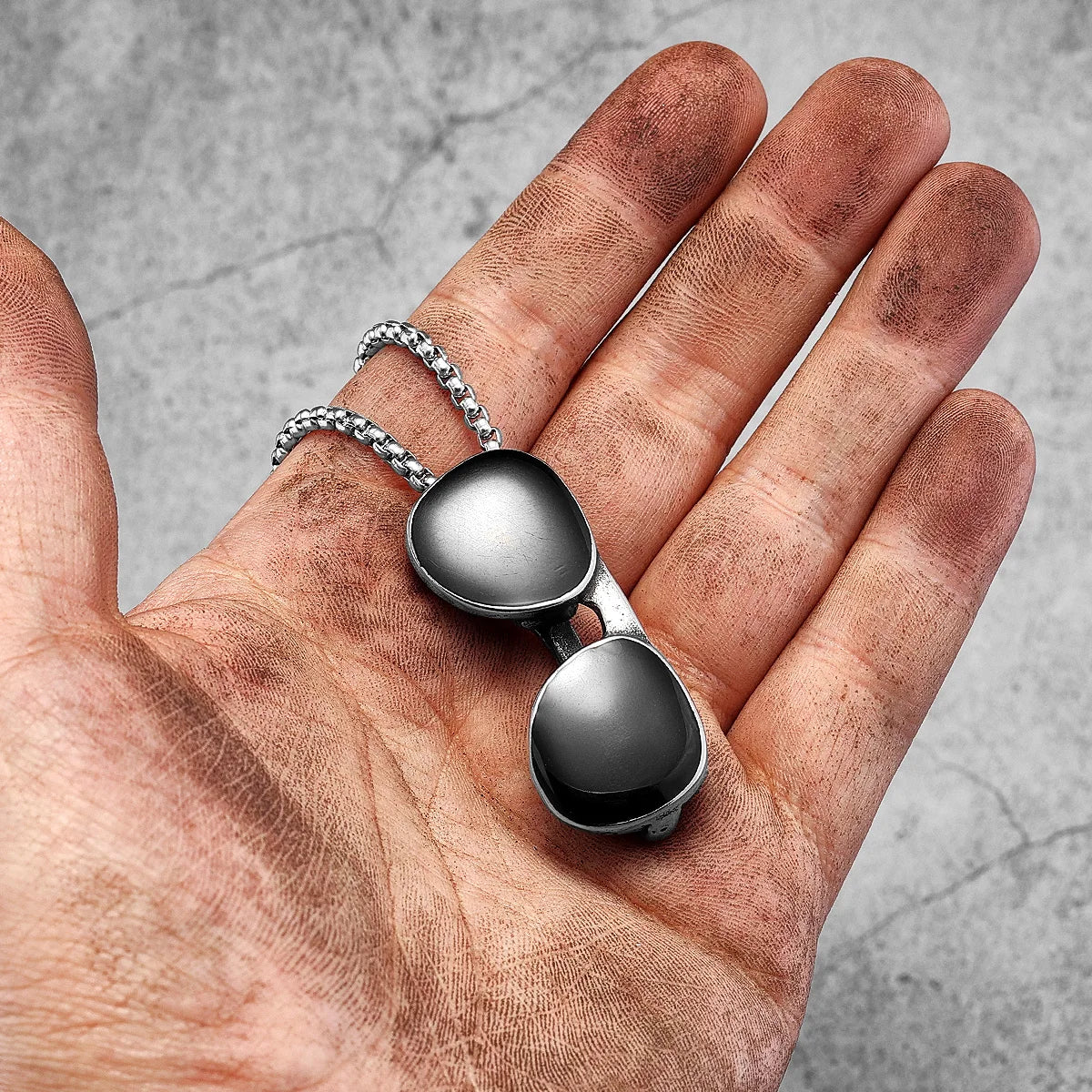PENDRA Solanora Sunglasses Necklace