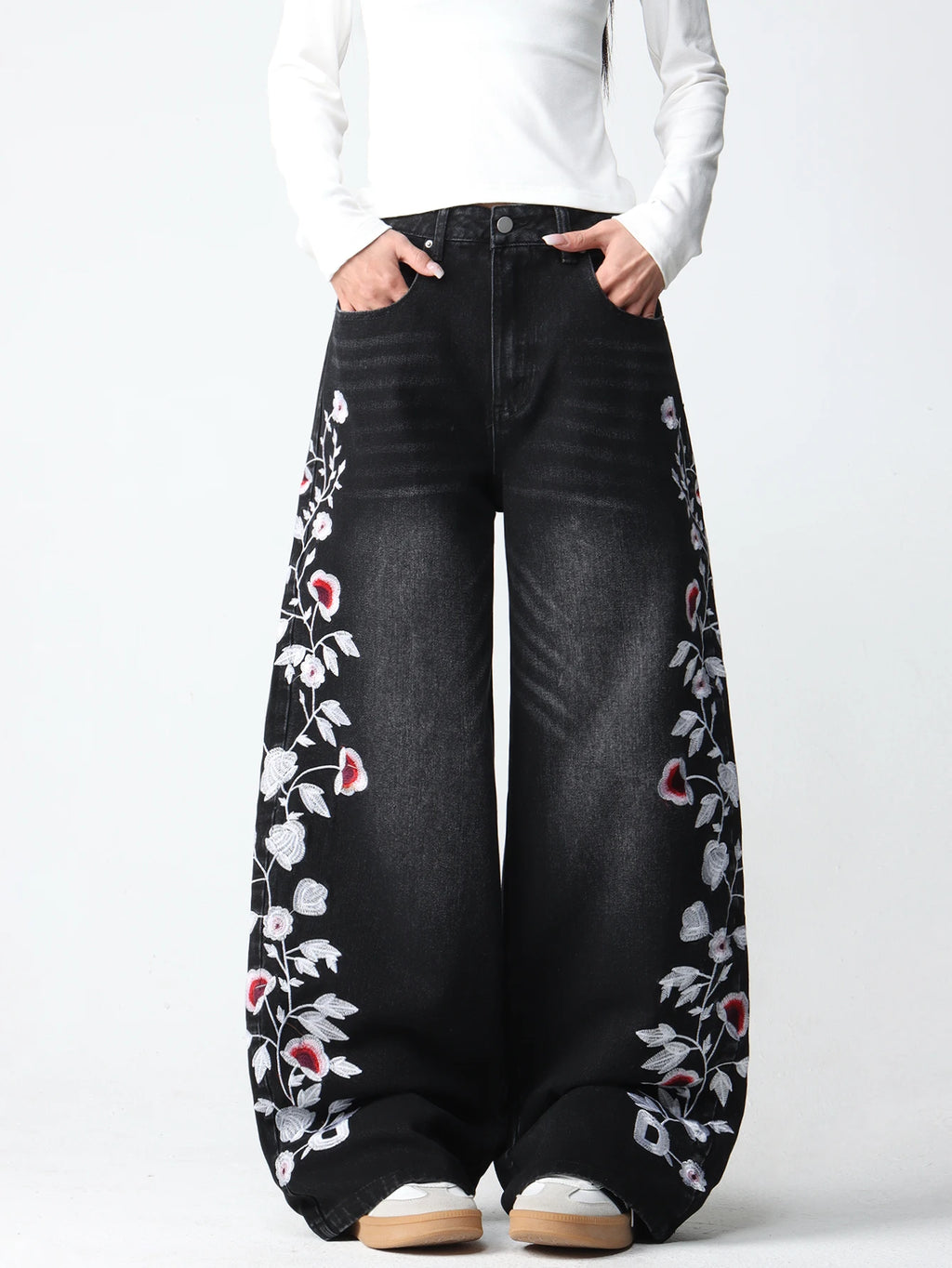 PENDRA American Floral Embroidered Jeans