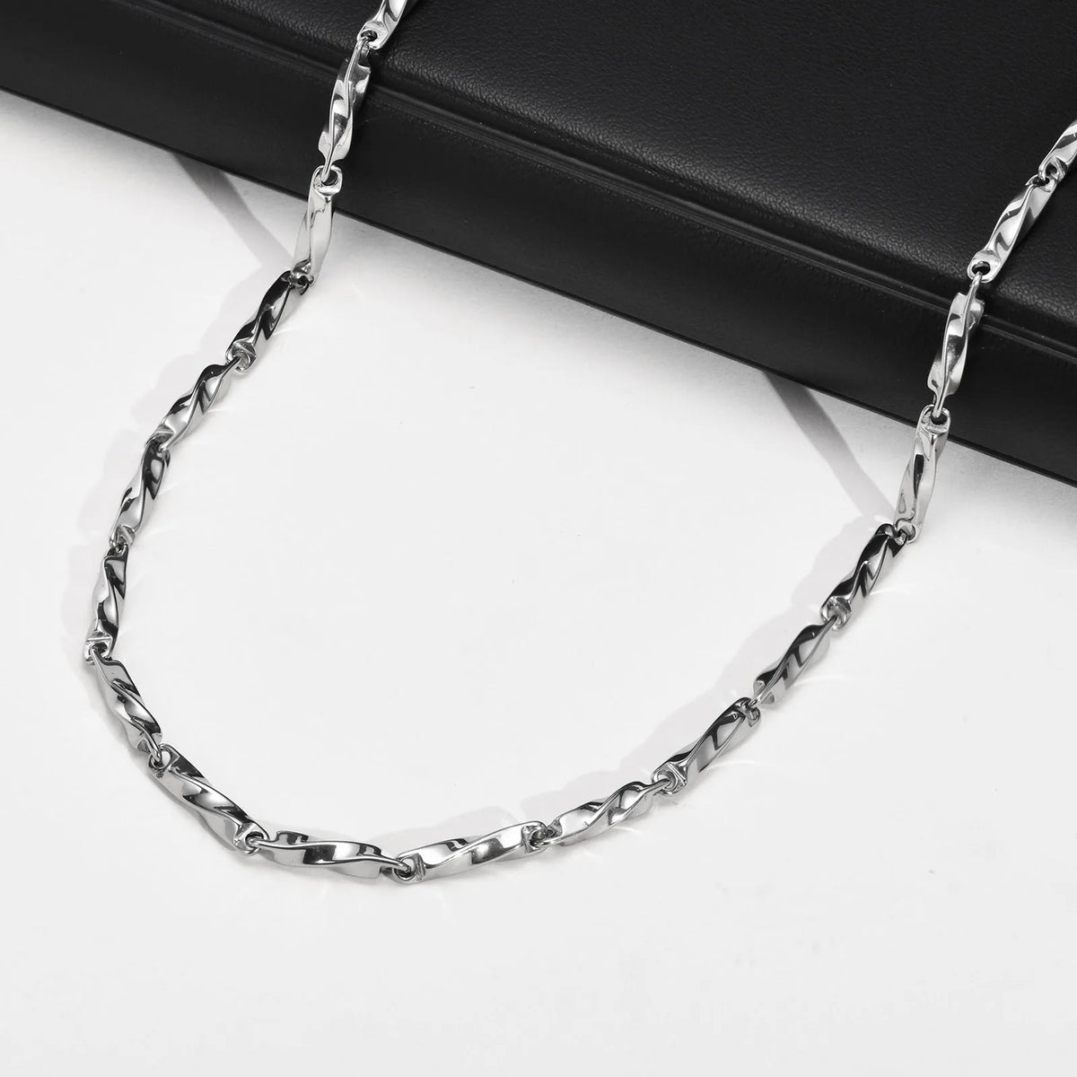 PENDRA Mobius Twisted Chain Necklace