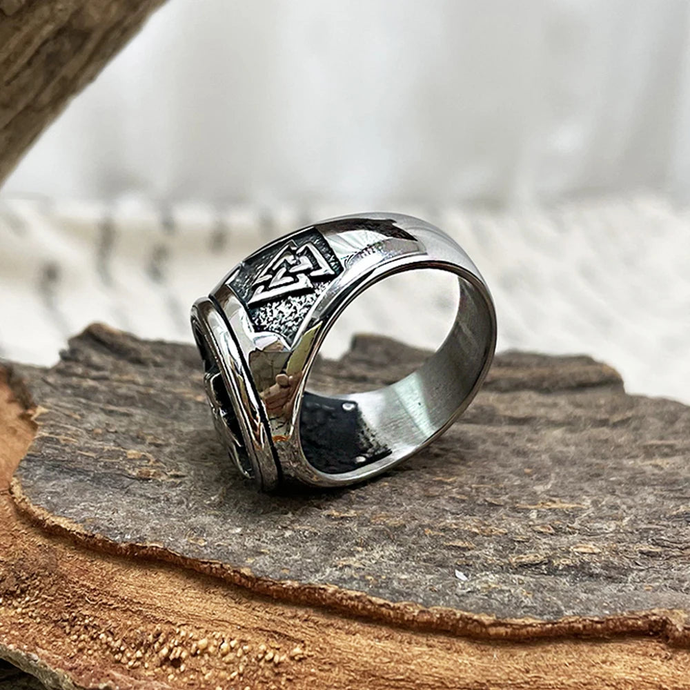 PENDRA Wolf Rune Ring