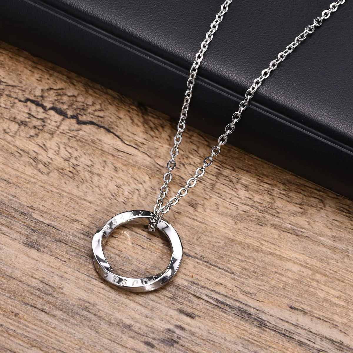 New Stylish Norse Viking Necklaces for Men,Waterproof Stainless Steel Mobius Round Pendant Collar,Gifts for Him Jewelry