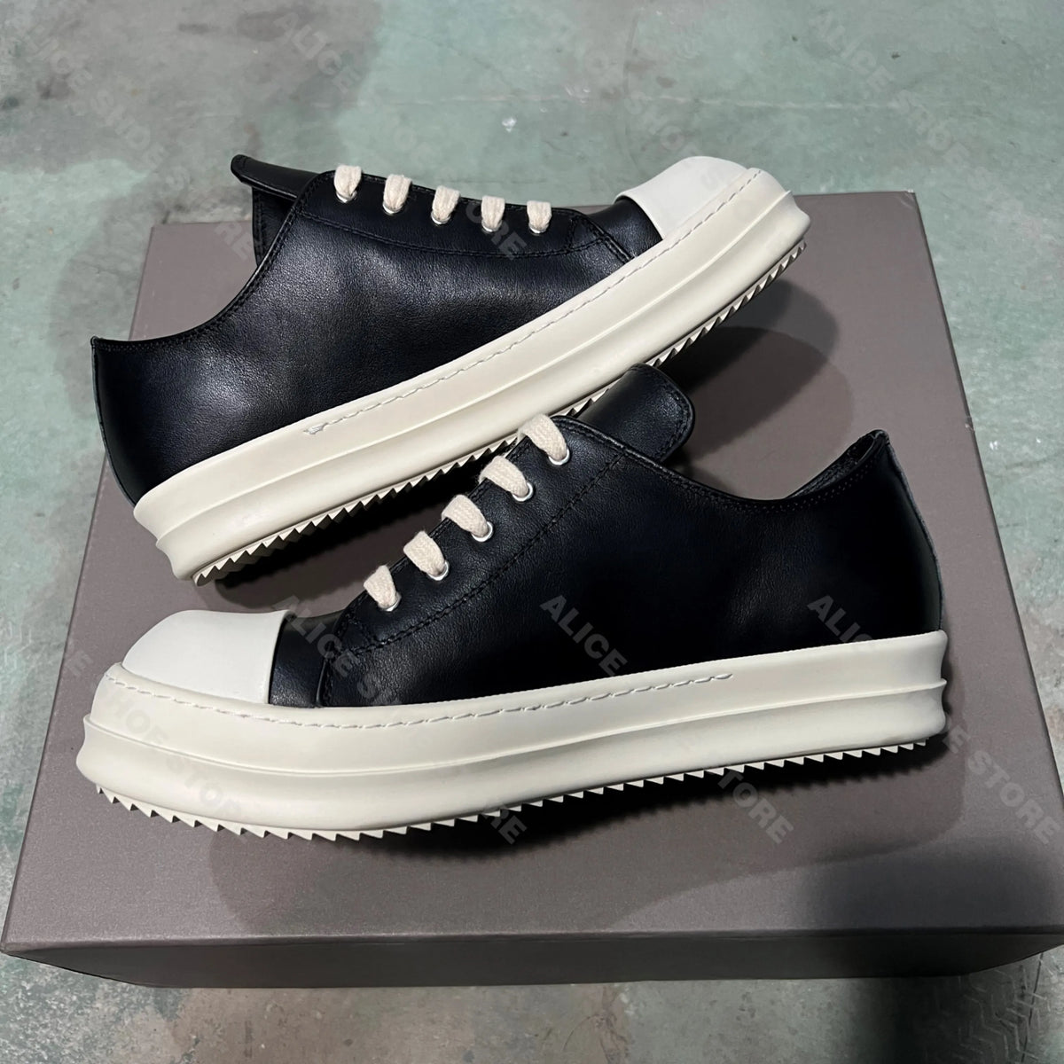 PENDRA Porous Noir Black Leather Low-Top Lace-Up Platform Sneakers