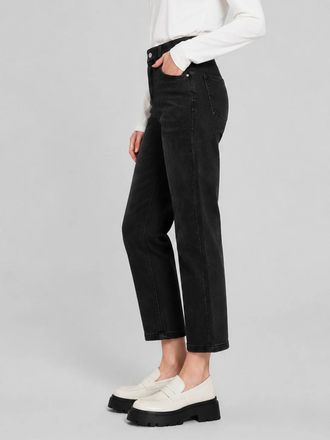 Women's solid color important stretch cropped tight jeans, fashionable and simple style, button design, suitable for spring and summer outings and dates