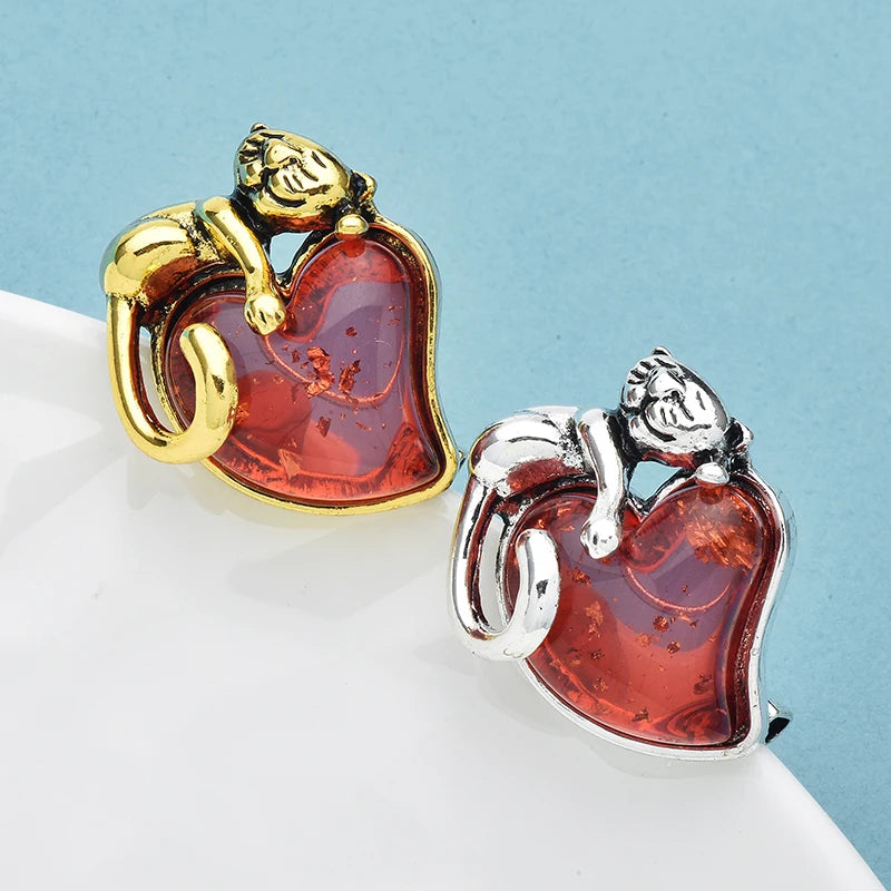 Wuli&baby Cute Vintage Heart Cat Brooches 2-color Metal Animal Love Brooch For Women's Clothes Backpack Pins Badge Gifts