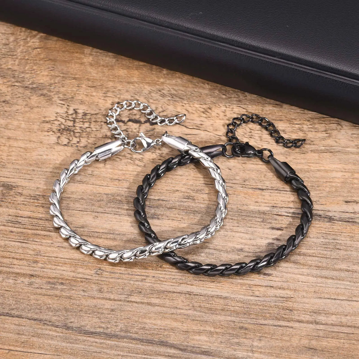 PENDRA Snake Textured Bracelet