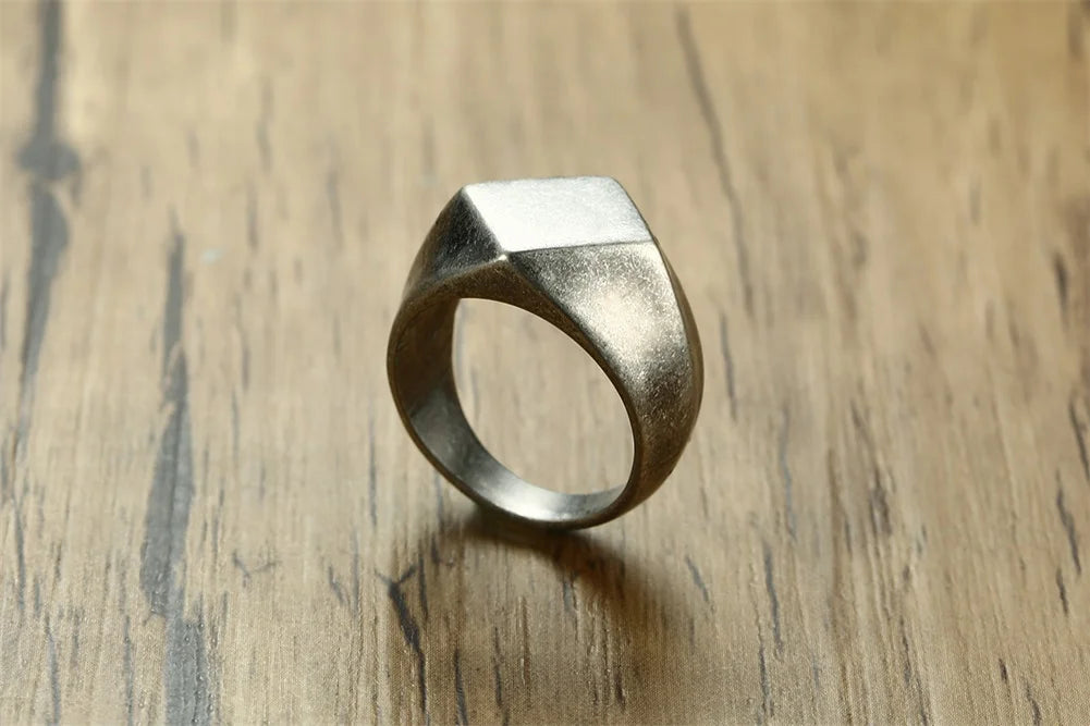 PENDRA Lunlith Signet Ring