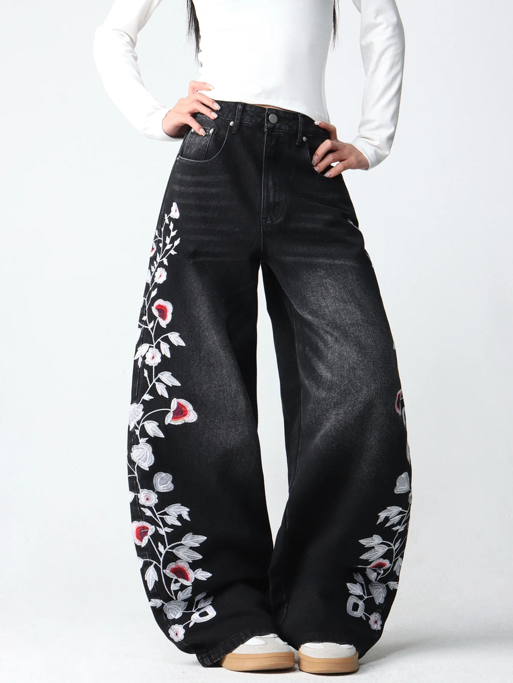 PENDRA American Floral Embroidered Jeans