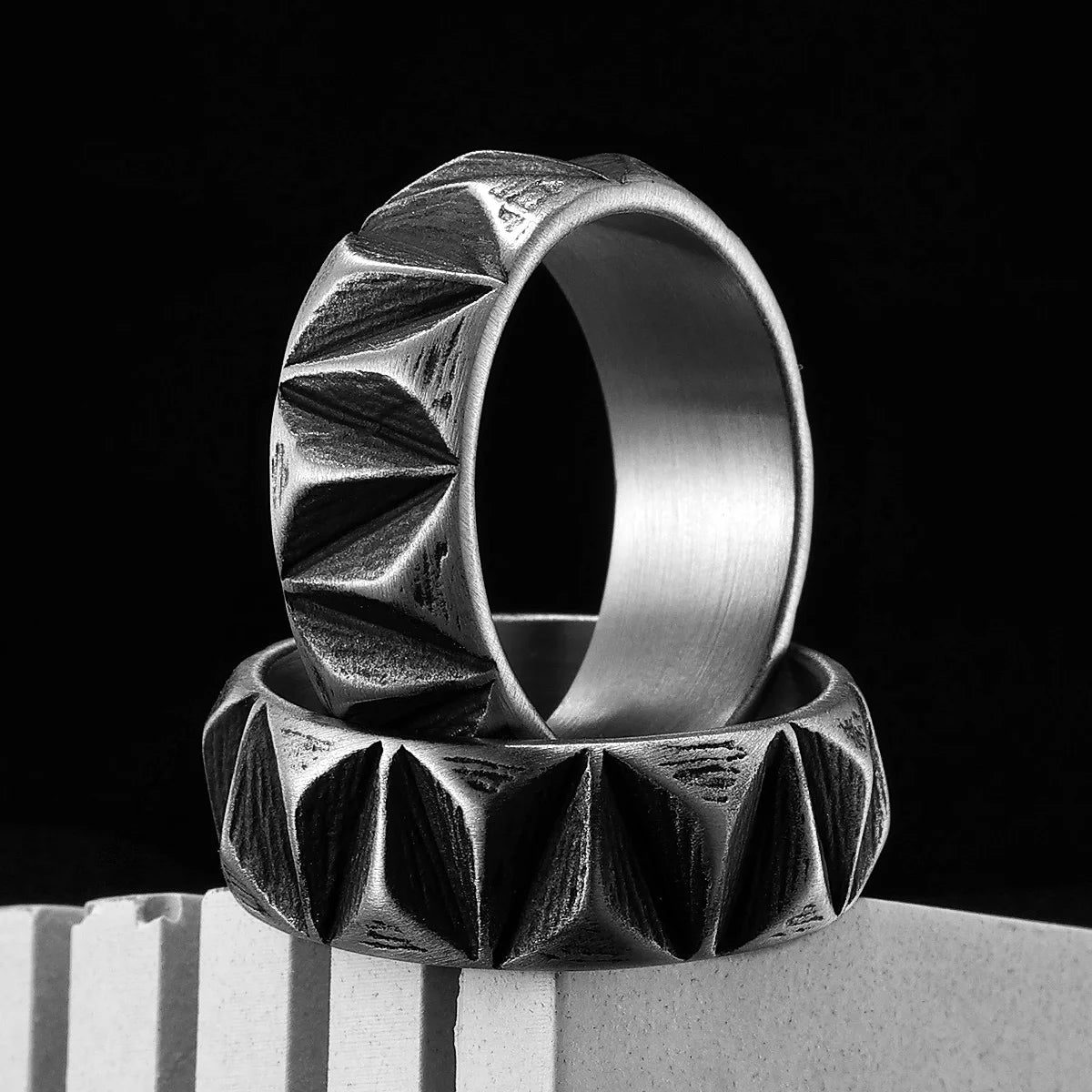 PENDRA Minimalism Cuts Rock Steel Ring