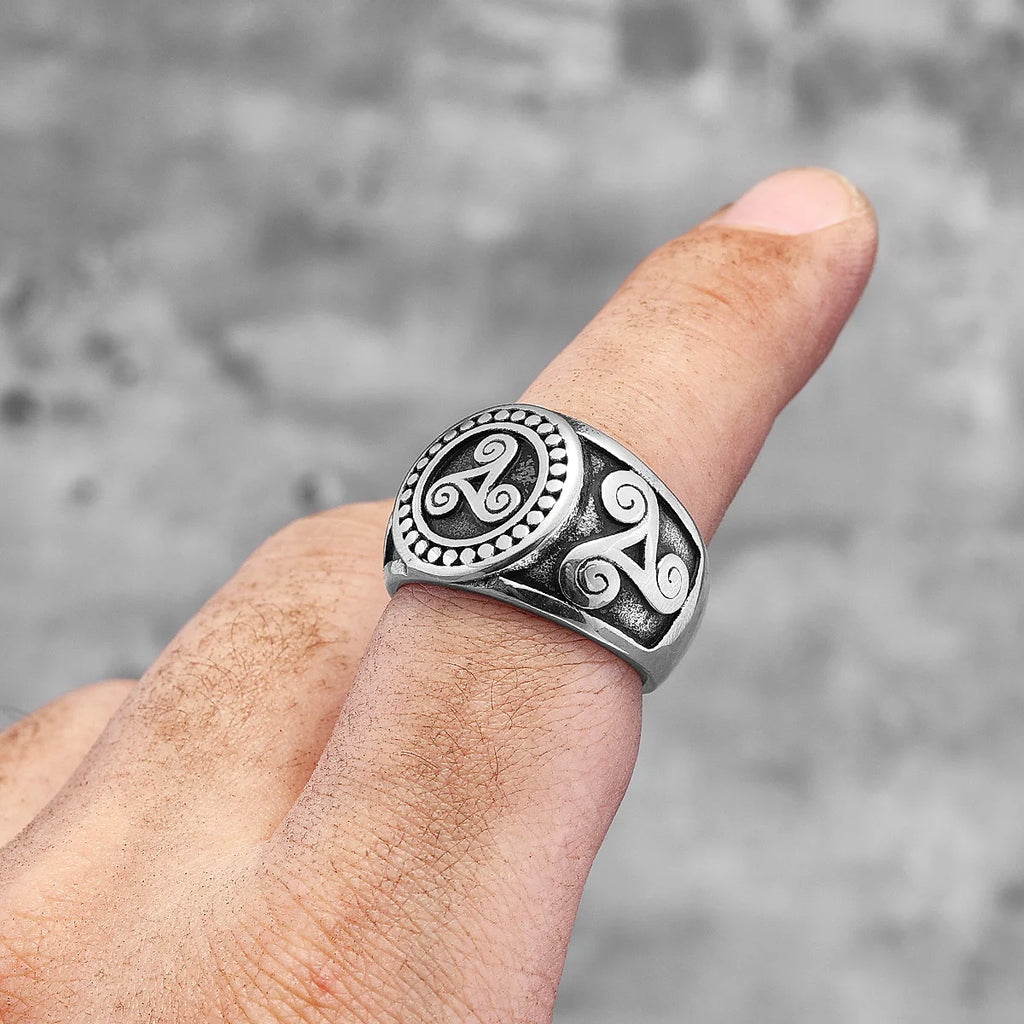PENDRA Totem Celtic Knot Steel Ring