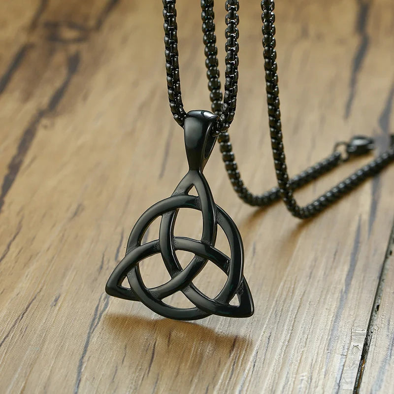 PENDRA Triquetra Knot Irish Pendant Necklace