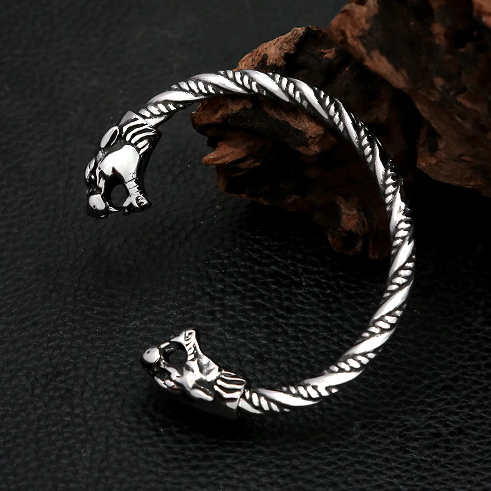 PENDRA OT Buckle Stainless Steel Chain Bracelet