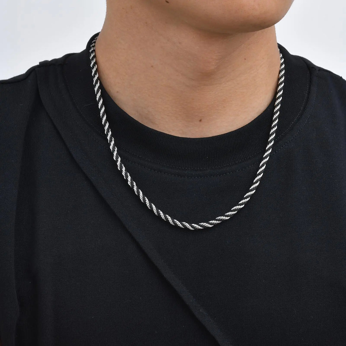 PENDRA Twisted Black Chain Necklace