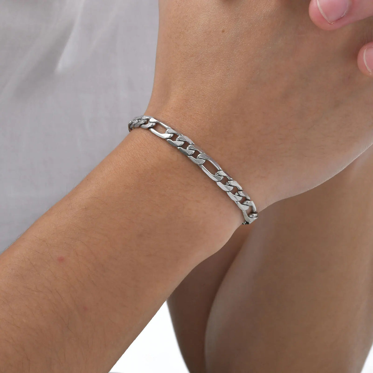PENDRA Textured Figaro Bracelet