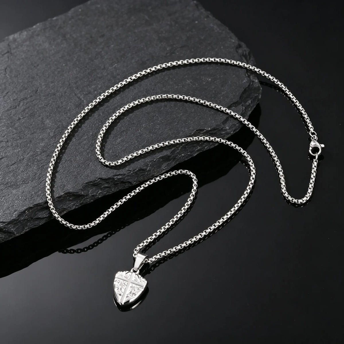 PENDRA Cross Small Pendant Necklace