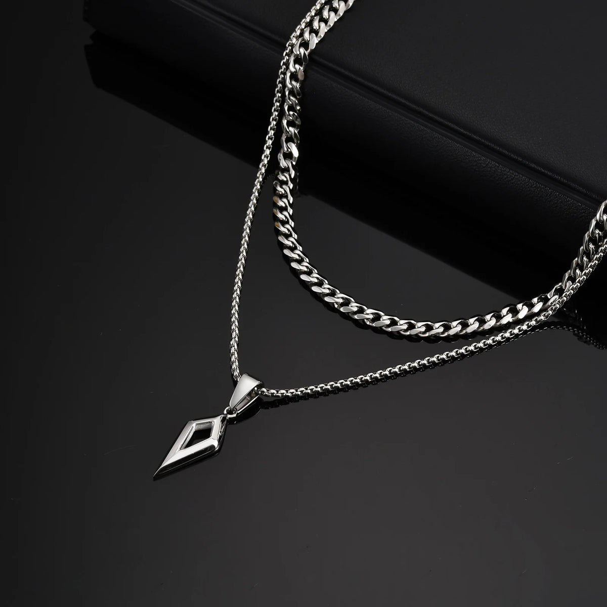 PENDRA Star Geometric Necklace