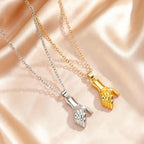 2pcs/set Hand in Hand Couple Necklace for Men Women,Magnetic Couples Metal Pendant Necklaace with Gift Cards,Valentine's Day