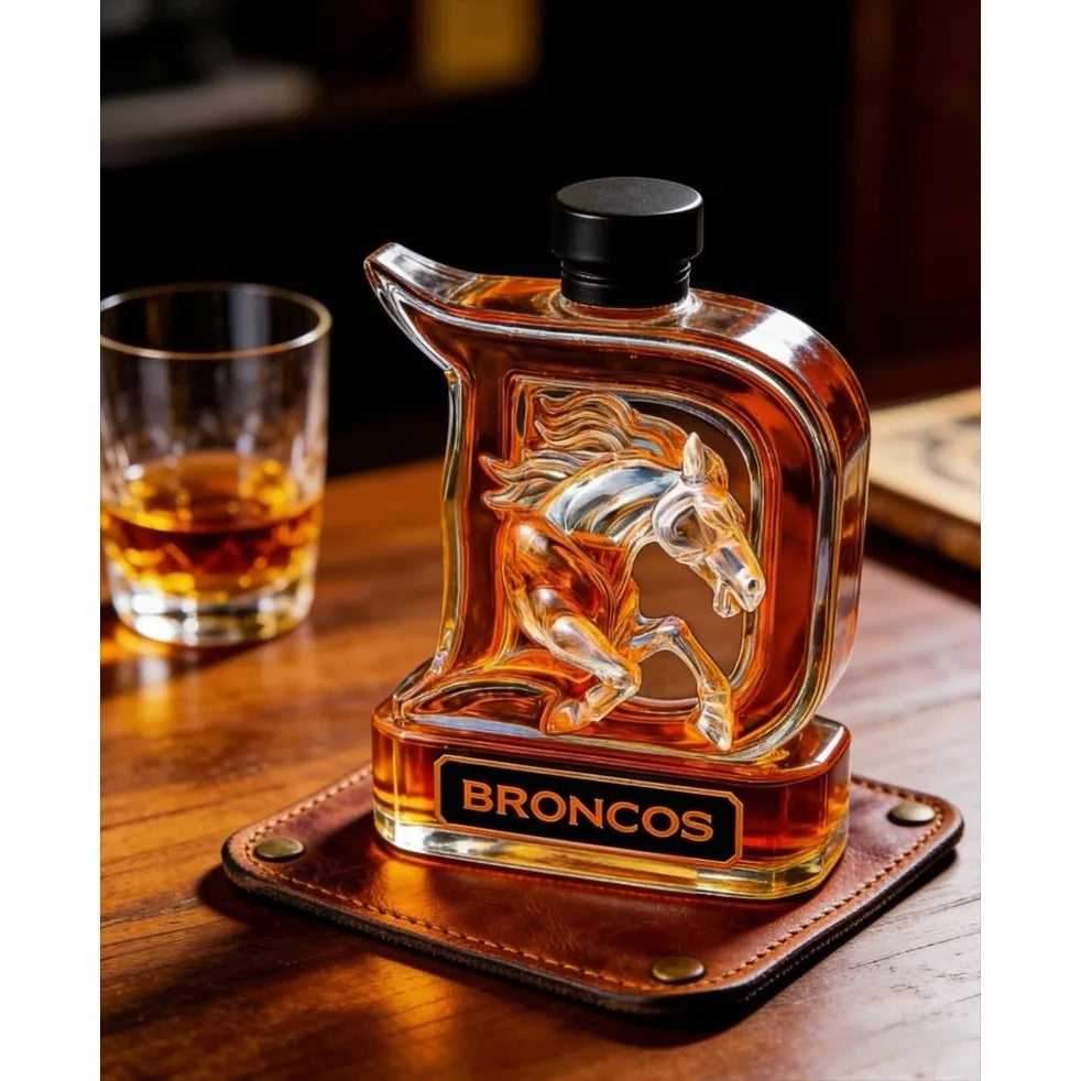 Novelty 3D Horse Design Glass Decanter, Crown Stopper Whiskey Bottle, Man Cave Bar Decor for Sports Enthusiasts