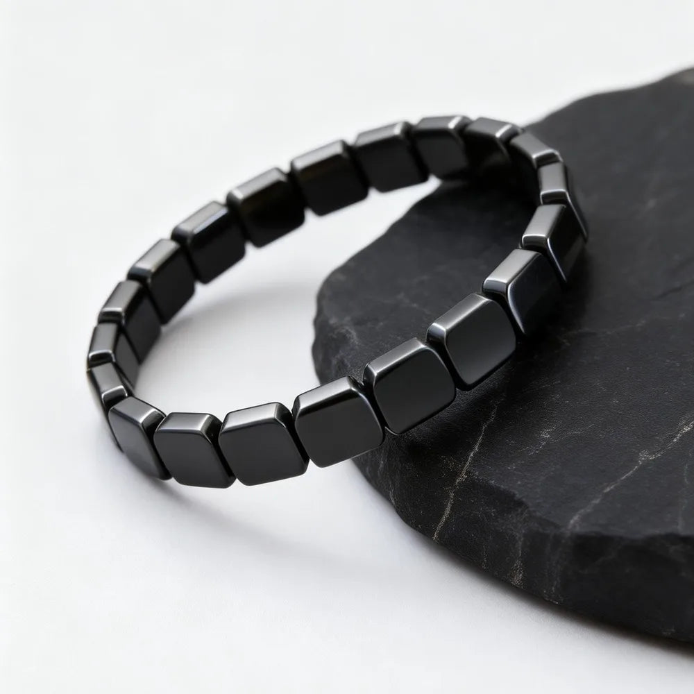 PENDRA Aevlora Hematite Bead Bracelet