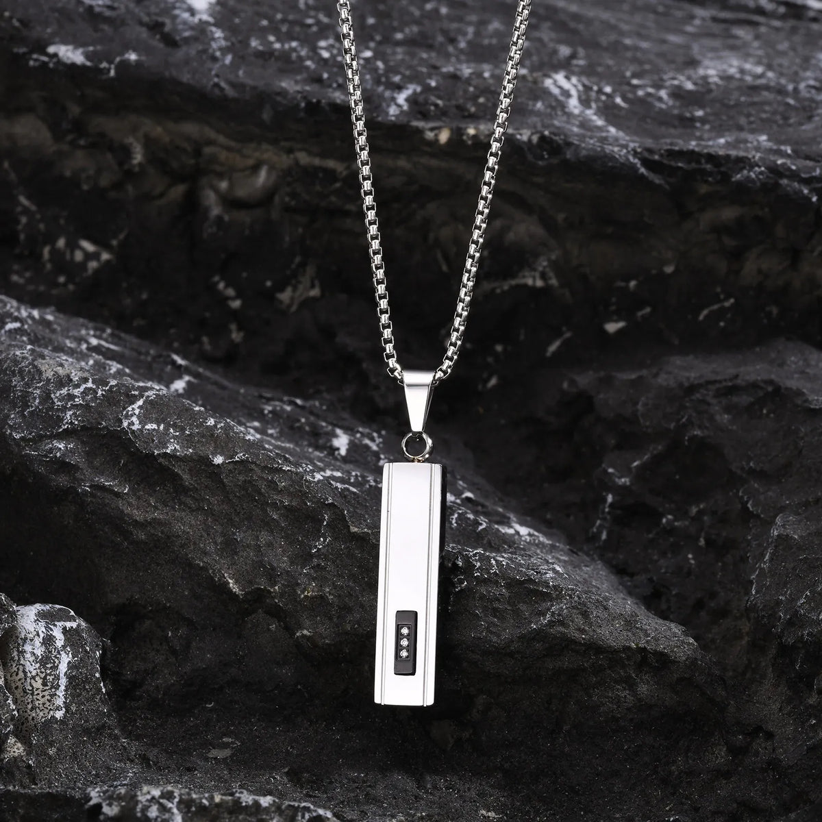 PENDRA Bar Vertical 2 Pendant Necklace