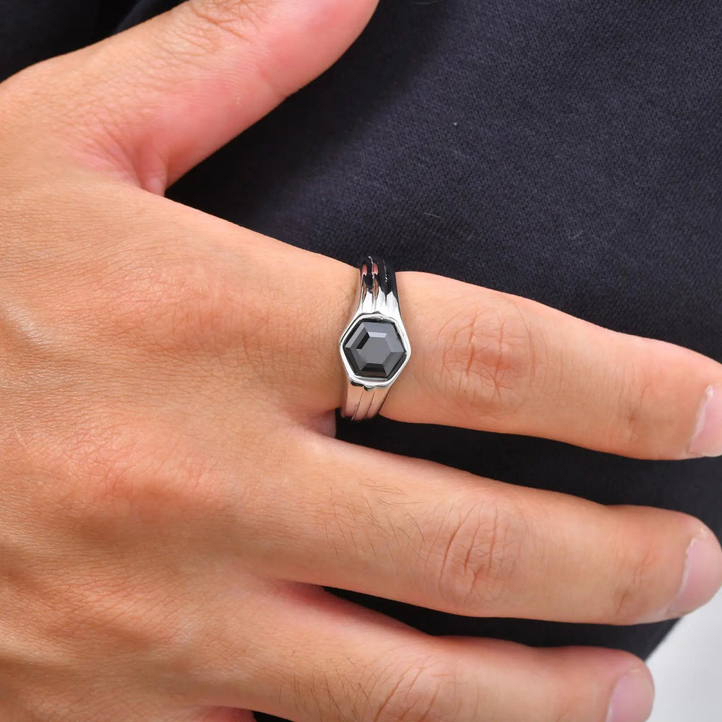 PENDRA Neriessa Zircon Stone Ring