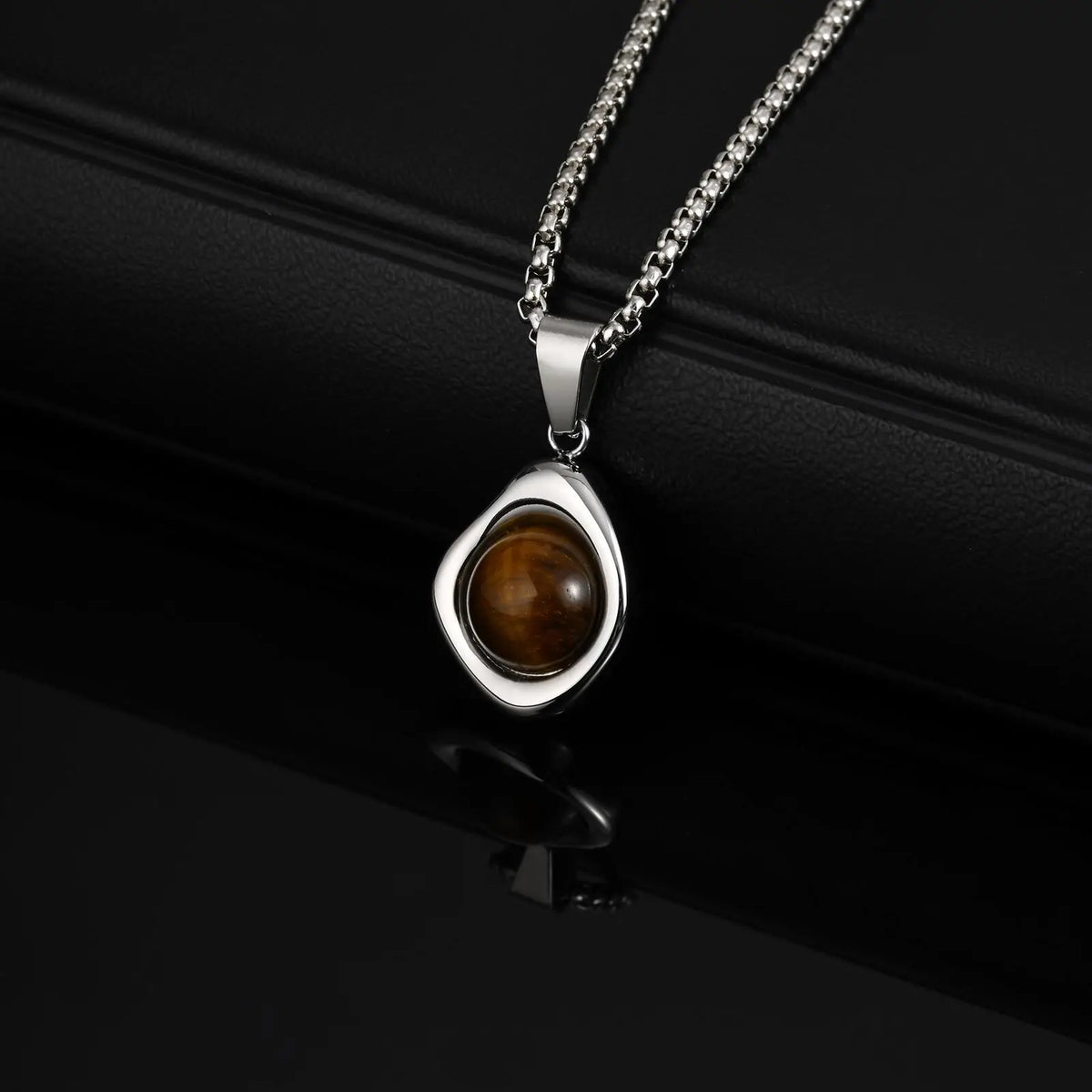 PENDRA Tiger Irregular Pendant Necklace