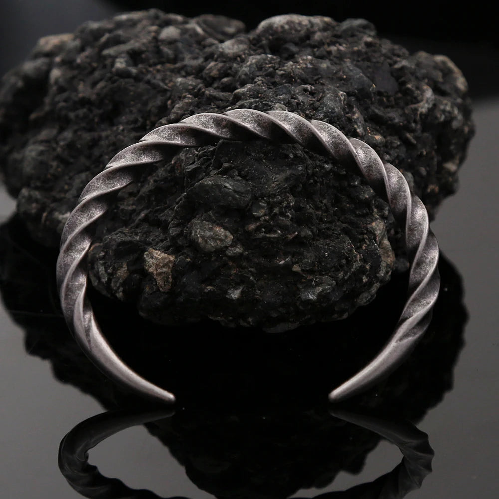PENDRA Twisted 316L Stainless Steel Bracelet