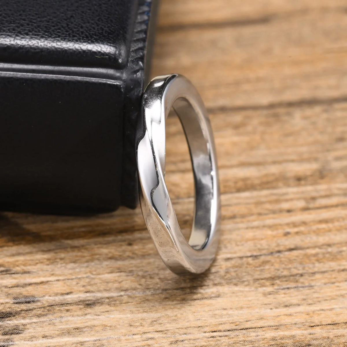 PENDRA Lunrith Twisted Cuff Ring