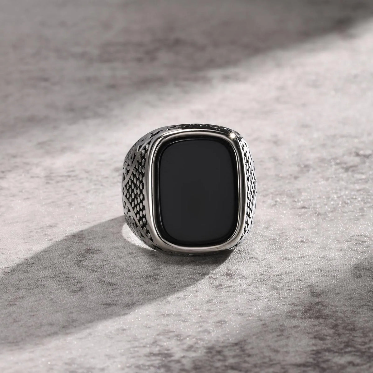 PENDRA Nerivara Signet Ring