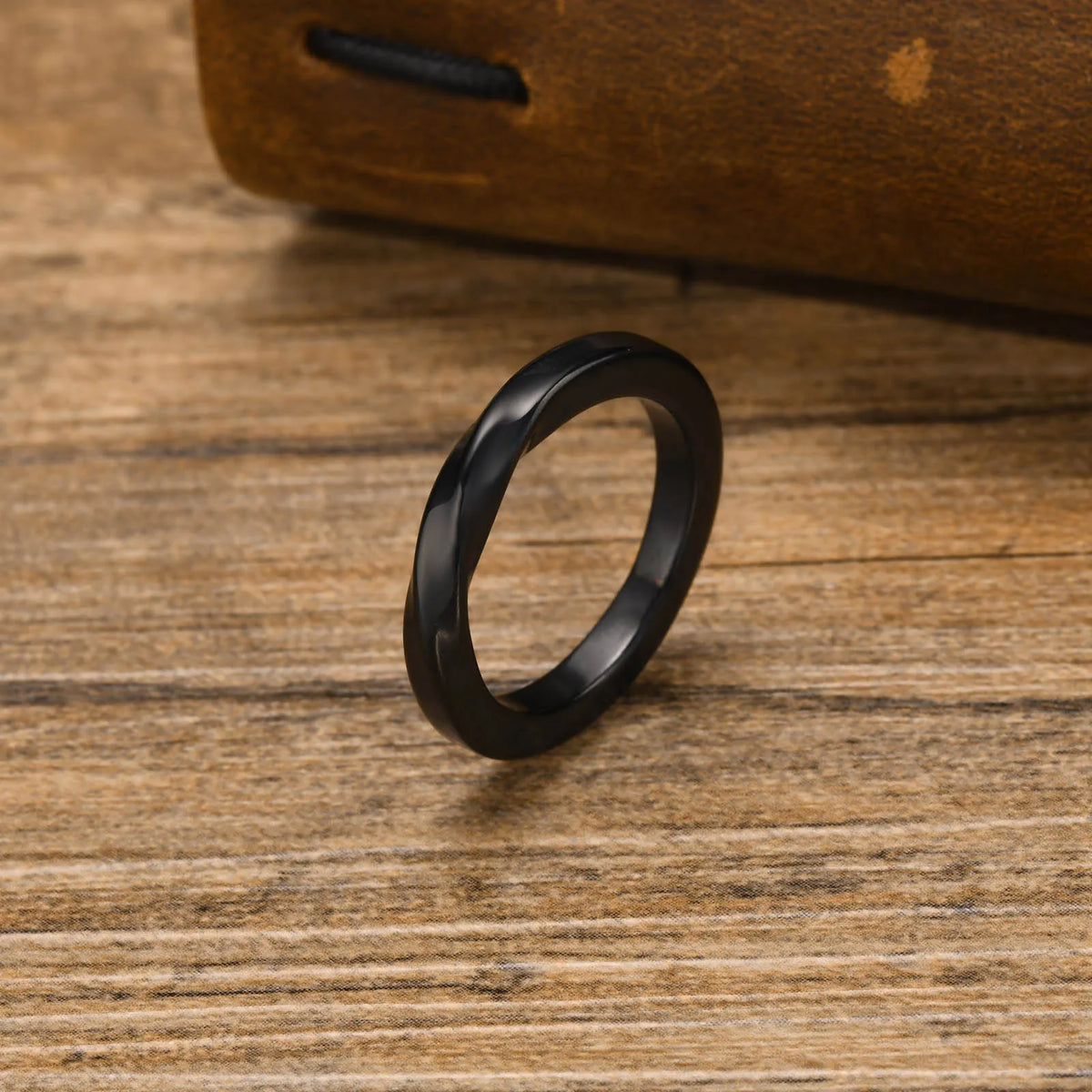 PENDRA Lunrith Twisted Cuff Ring
