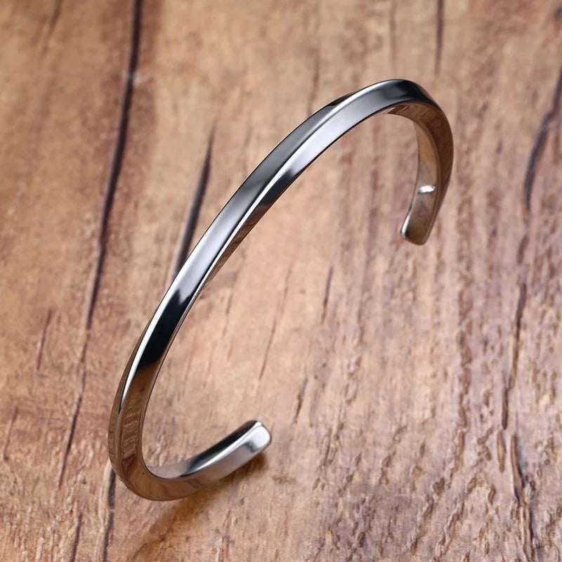 PENDRA Elivex Twisted Cuff Bracelet