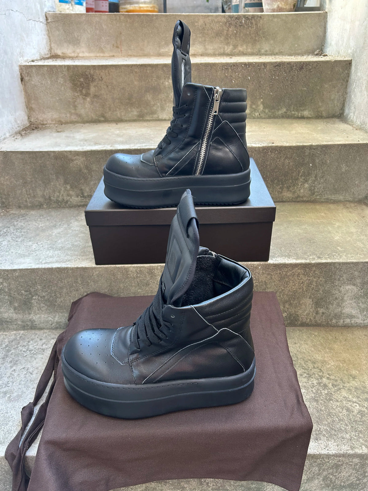 PENDRA Black Geobasket Black Leather 6cm Platform Zip Edition 3 Ankle Boots
