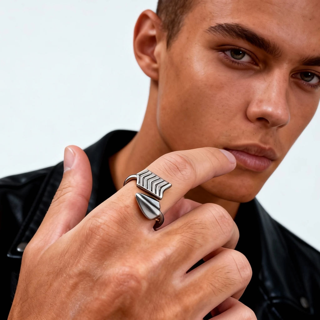 PENDRA Ravdell Arrow Motif Ring