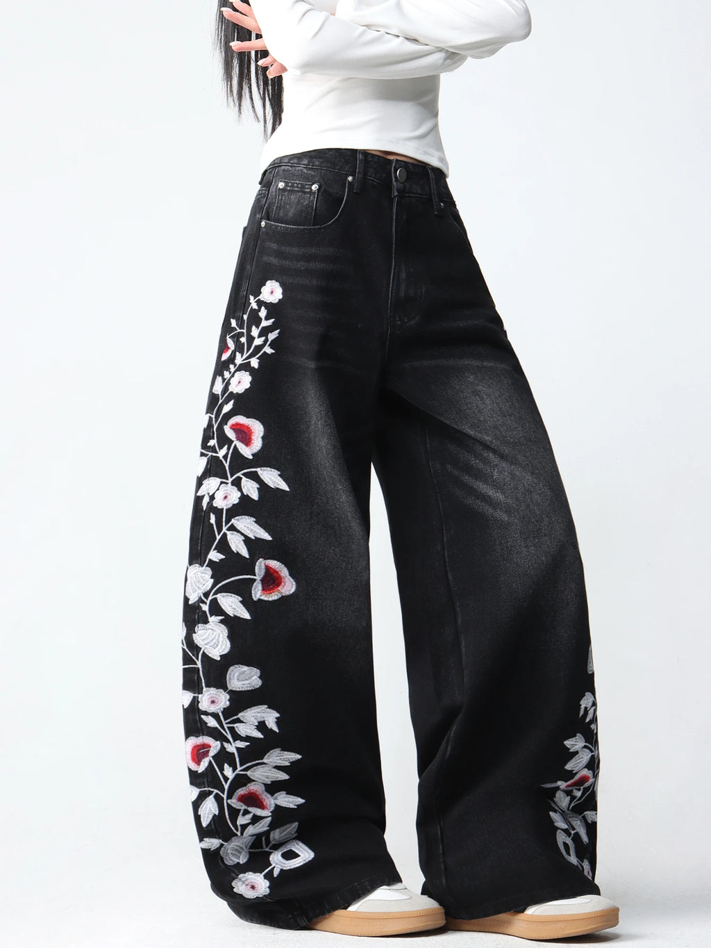 PENDRA American Floral Embroidered Jeans