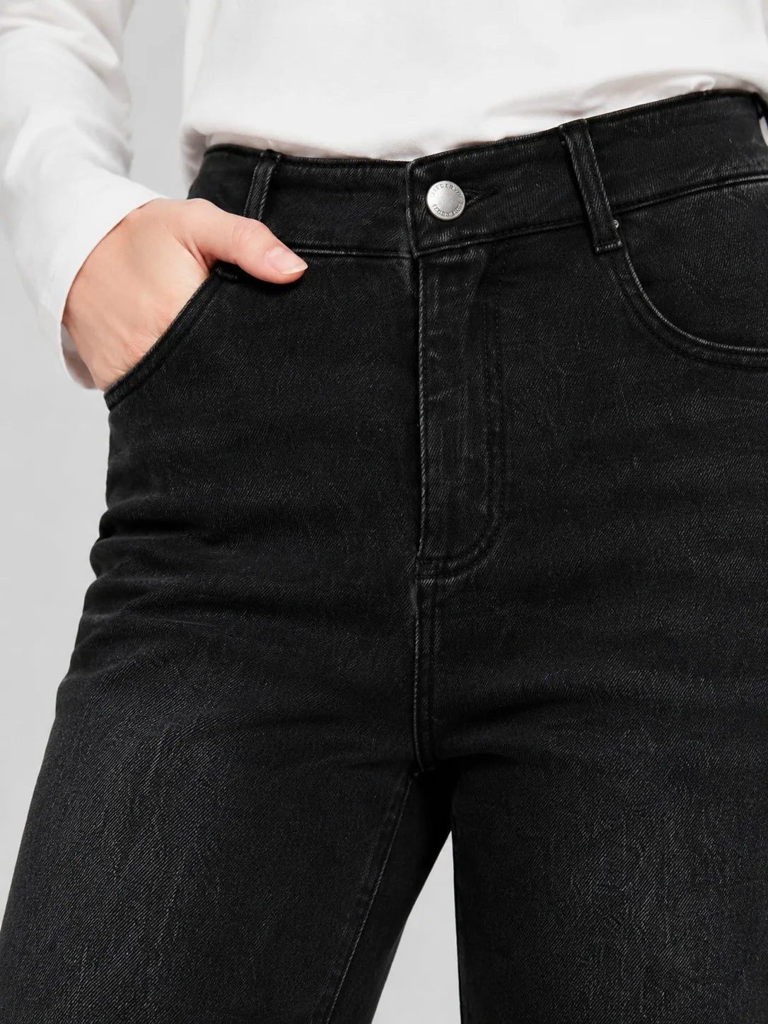 Women's solid color important stretch cropped tight jeans, fashionable and simple style, button design, suitable for spring and summer outings and dates