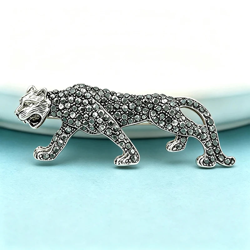 Wuli&baby Vintage Fierce-looking Leopard Brooches For Women Men Shining Rhinestone Panther Animal Party Casual Brooch Pins Gifts