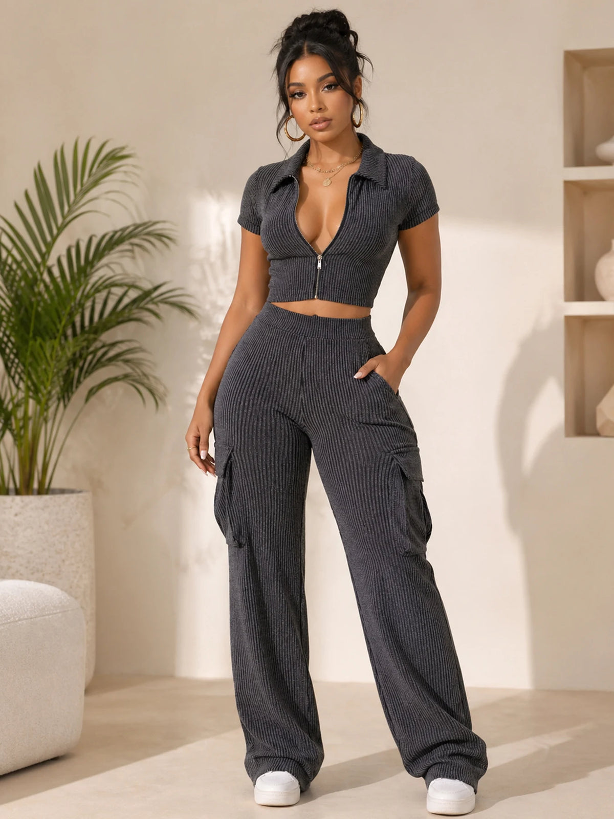 New Women's Striped Casual Two-piece Set, Featuring a Short-sleeved Zip-up Collar Cropped Top and Multi-pocket Slim-fit Trousers With a Hip-lifting Design, Suitable for Everyday Wear.
