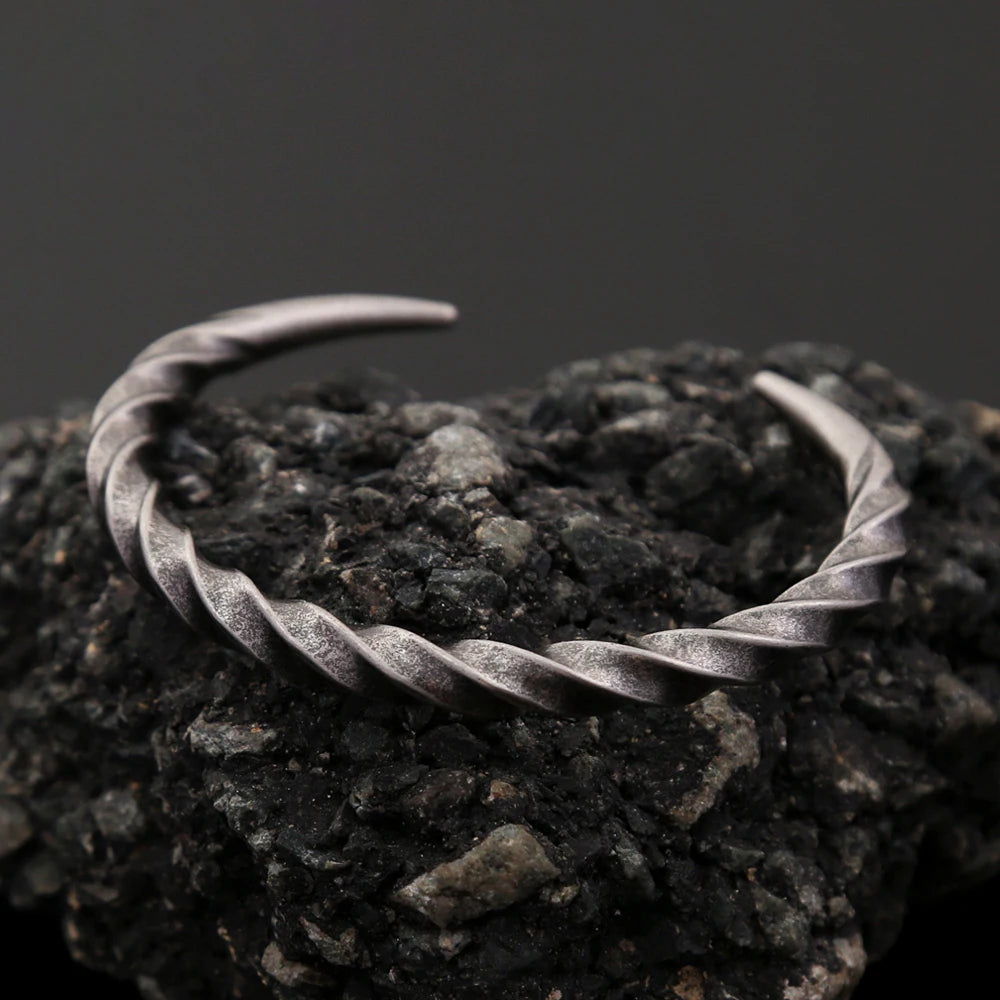 PENDRA Twisted 316L Stainless Steel Bracelet