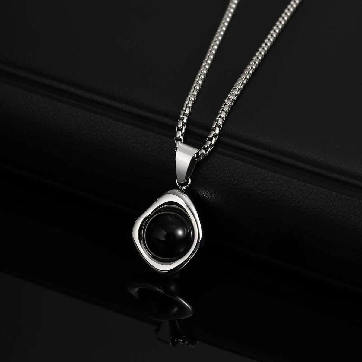 PENDRA Tiger Irregular Pendant Necklace