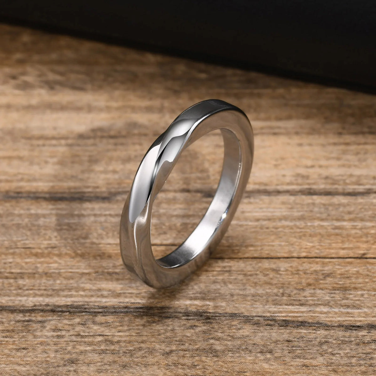 PENDRA Lunrith Twisted Cuff Ring