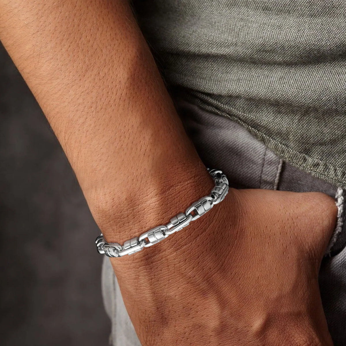 PENDRA Pill Shaped Bracelet