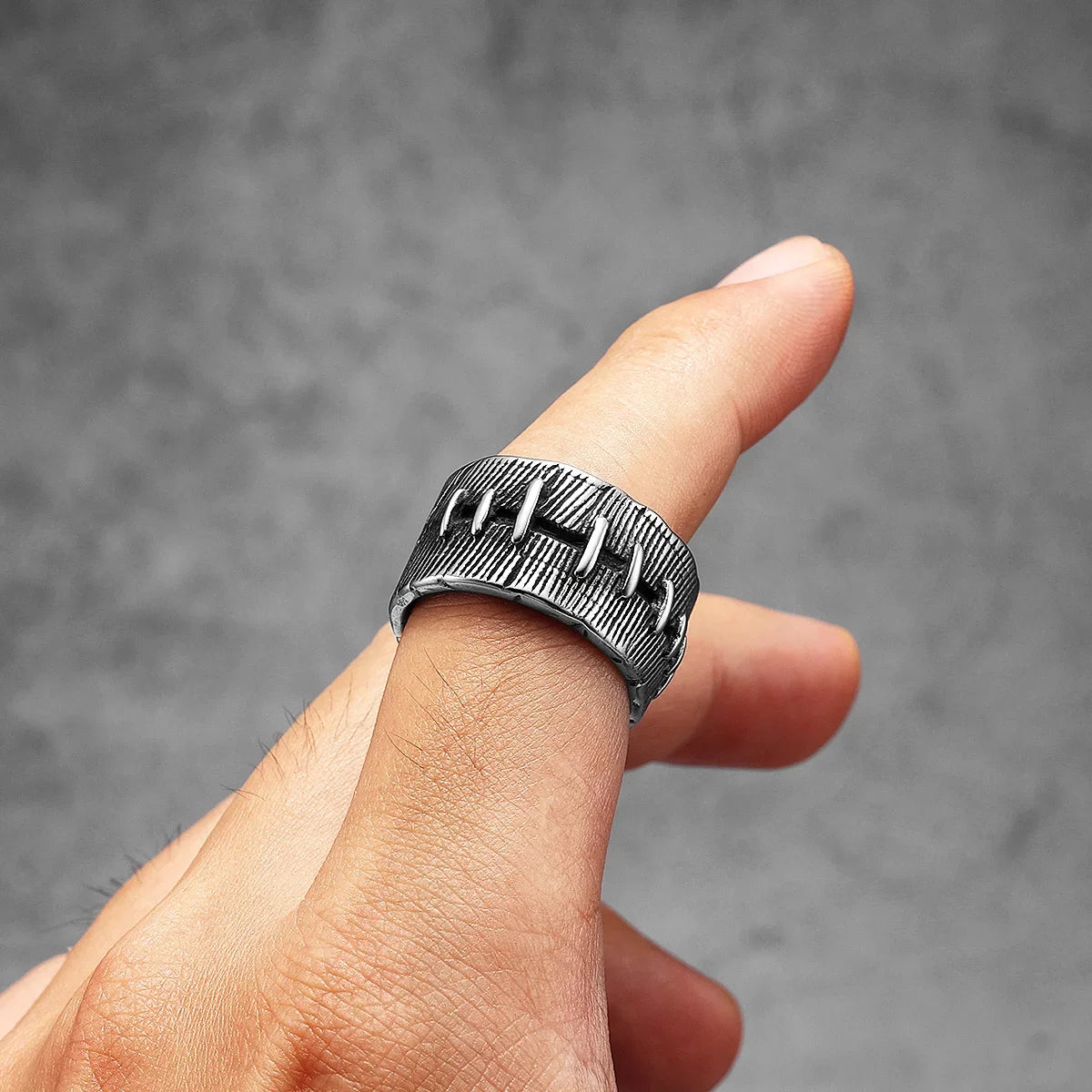 PENDRA Crack Suture Rock Steel Ring