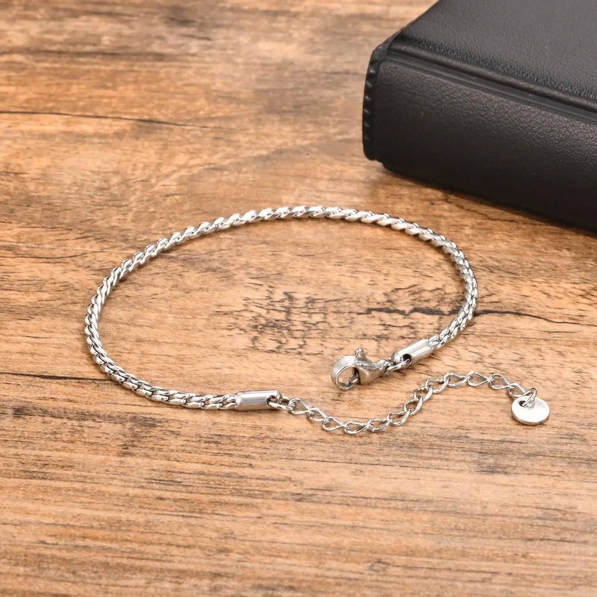 PENDRA Twist Simple Bracelet