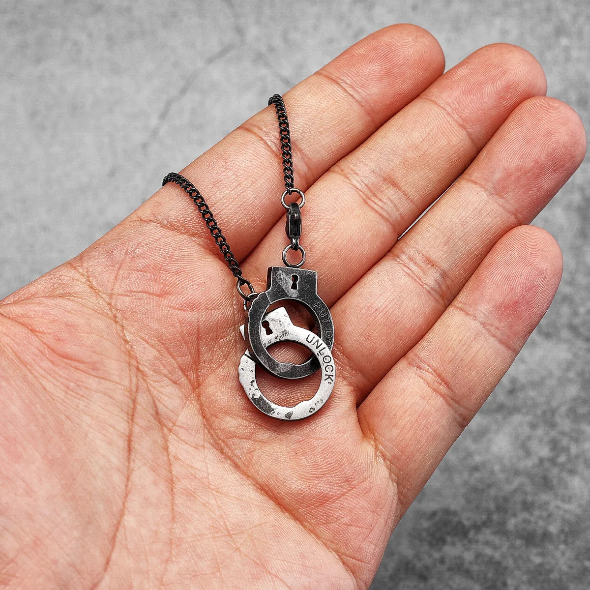 Vintage Handcuffs Stainless Steel Men Women Bracelets Necklaces Pendants Chain Trendy Fashion Jewelry Creativity Gift Wholesale