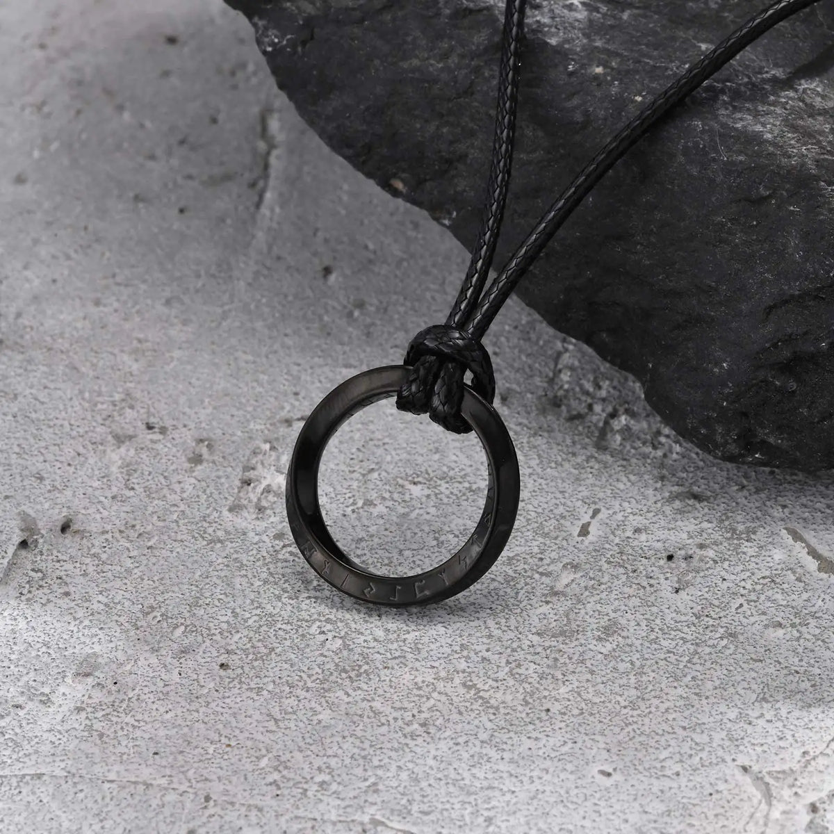 New Stylish Norse Viking Necklaces for Men,Waterproof Stainless Steel Mobius Round Pendant Collar,Gifts for Him Jewelry