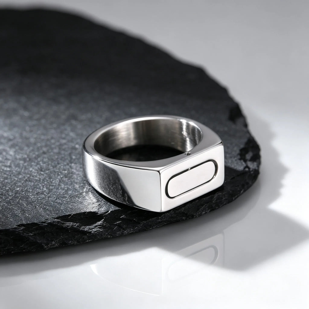 PENDRA Ivomora Signet Ring