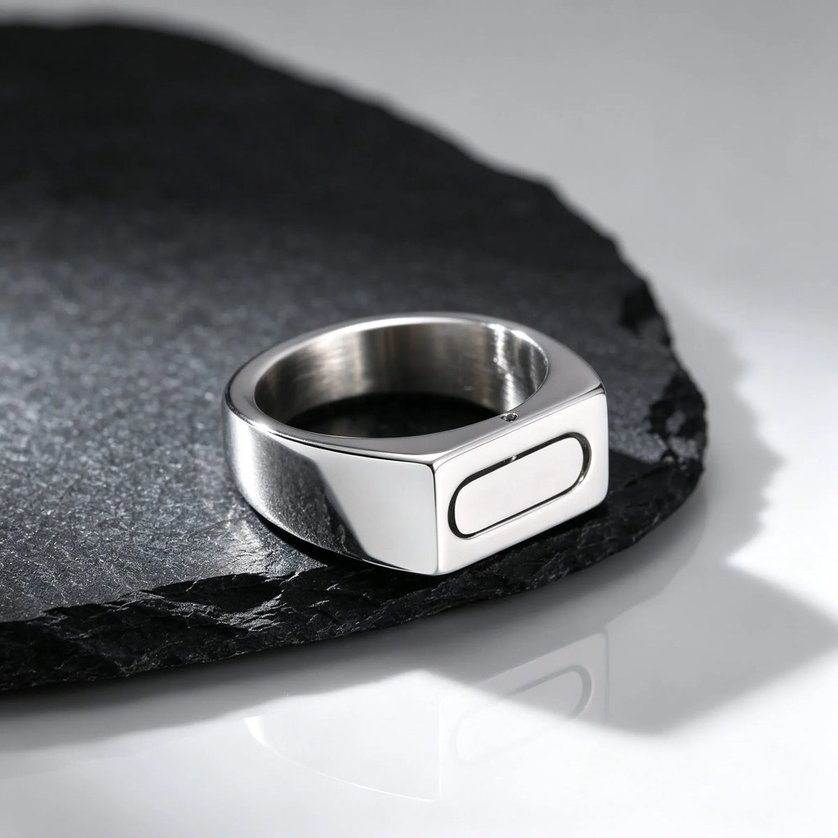 PENDRA Ivomora Signet Ring