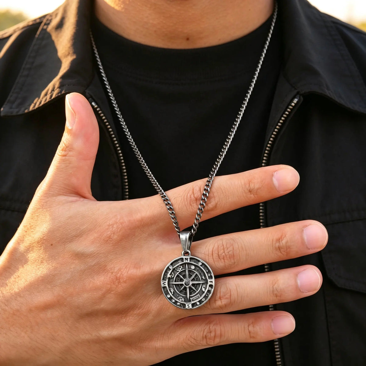 Vintage Compass Pendant Necklace for Men,Stainless Steel Antique Grey Compass Charm Necklace,Lucky Graduation Jewelry Gift