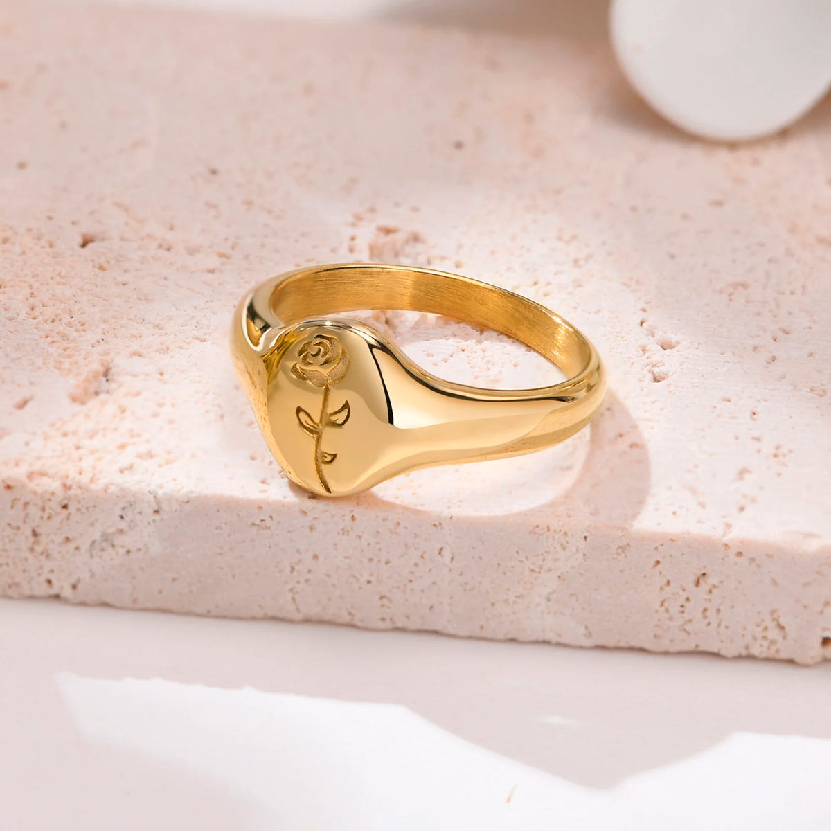 PENDRA Quinmond Signet Ring