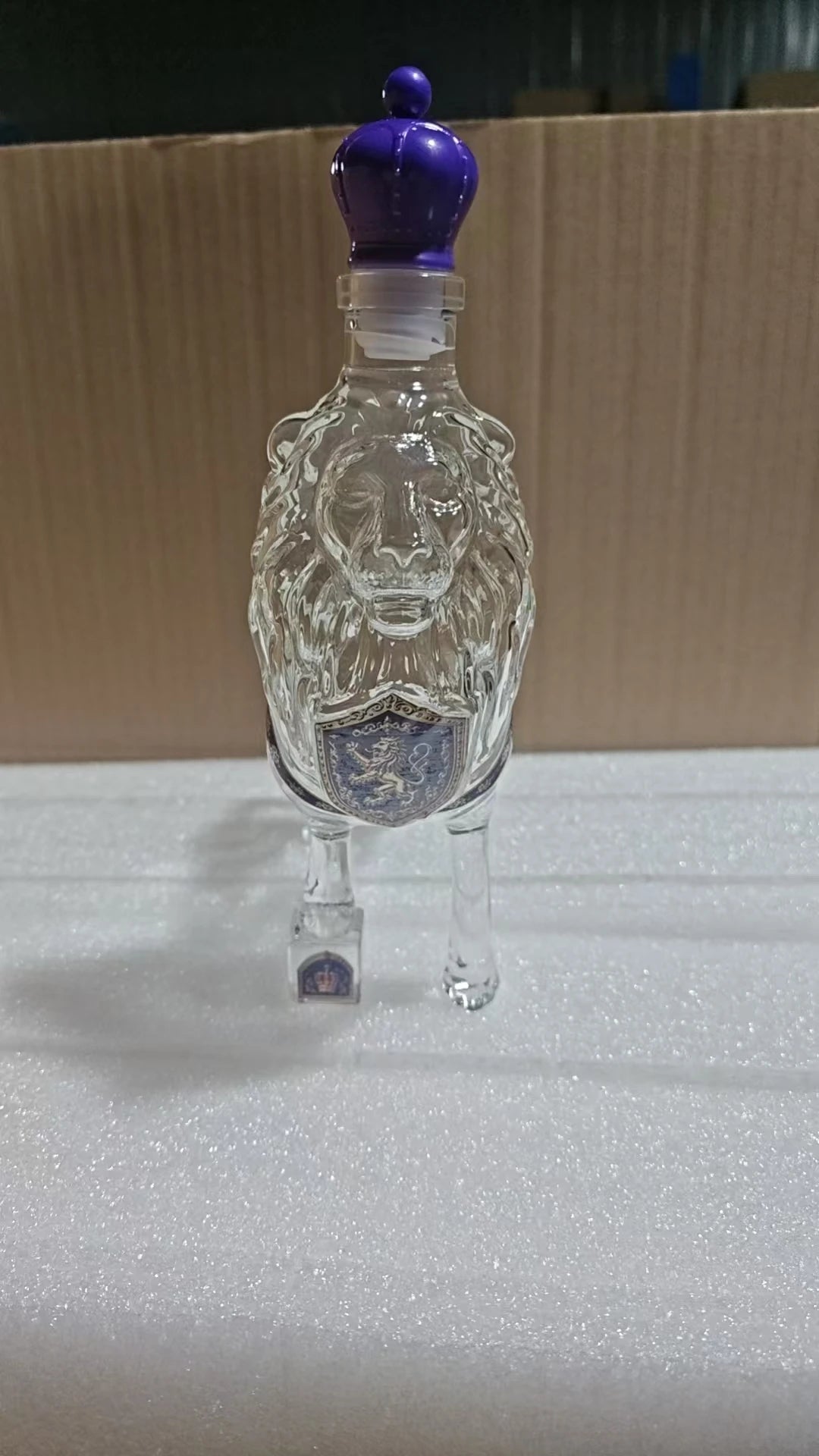 Vintage Style Lion Glass Liquor Decanter Purple Crown Stopper Decorative Whiskey Bottle Home Bar Accessories Gift