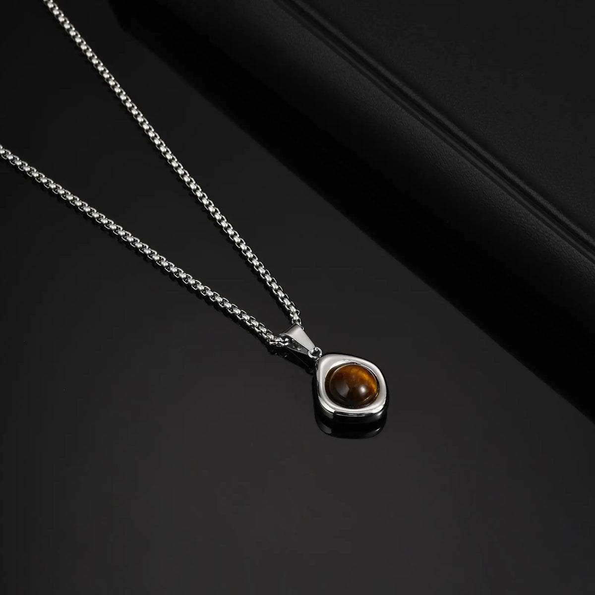PENDRA Tiger Irregular Pendant Necklace